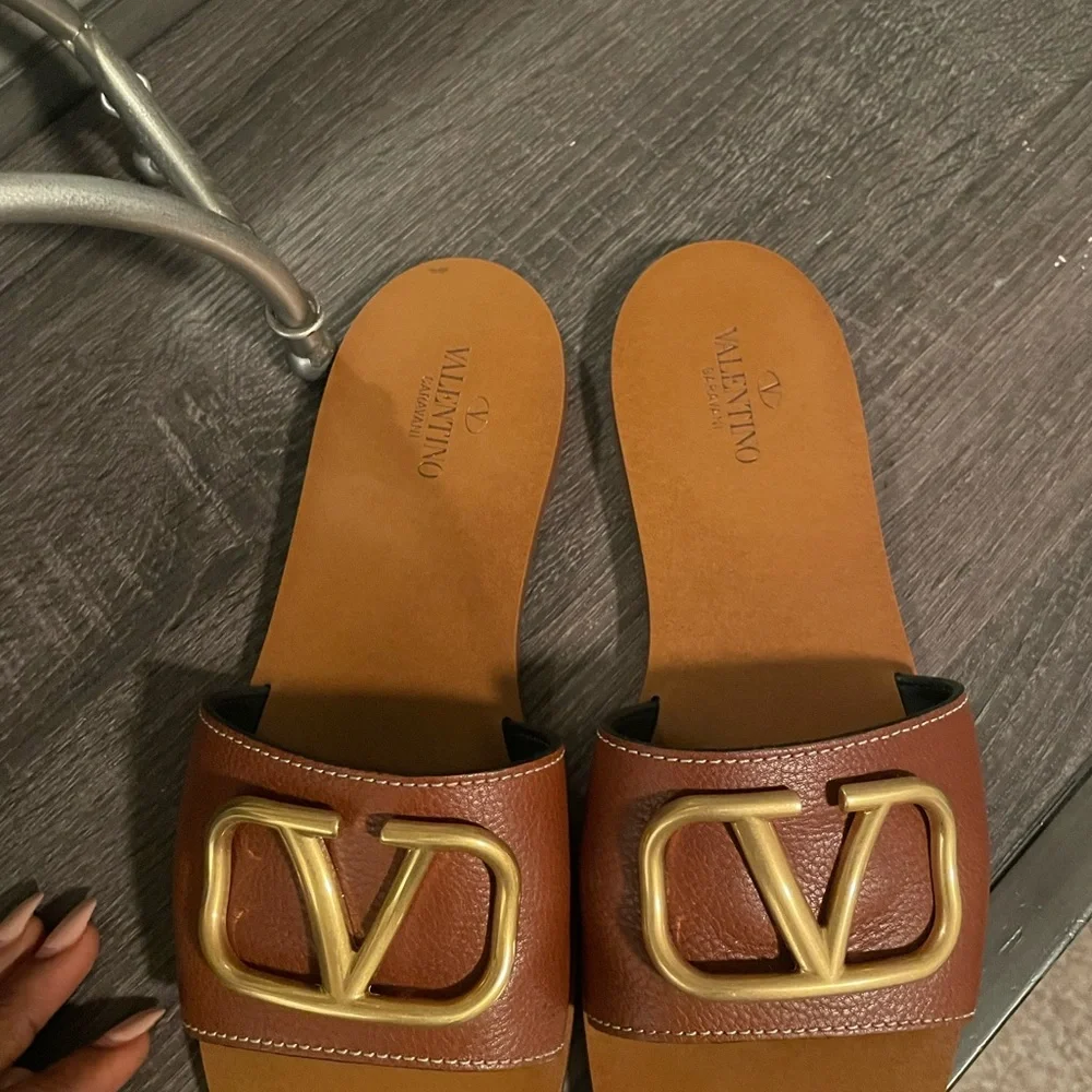 SOLD ❌❌❌Authentic V Logo Slides - Picture 4 of 10